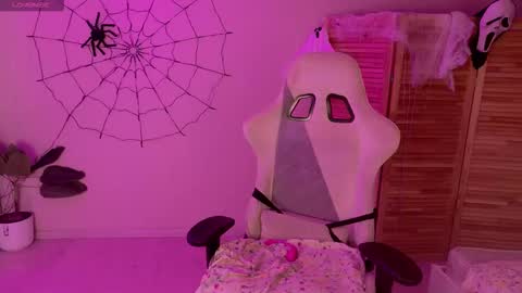 Snapshot of miss_mia_meow chatting on November 16, 4:18 am Mamma Mia online show from November 16, 4:18 am