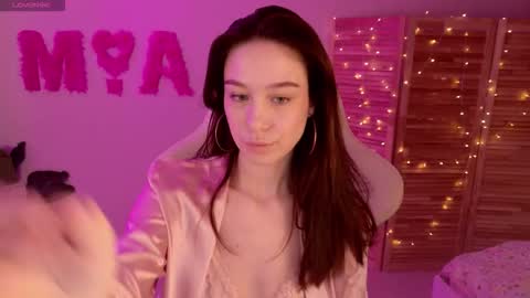 Snapshot of miss_mia_meow chatting on November 22, 5:06 am Mamma Mia online show from November 22, 5:06 am