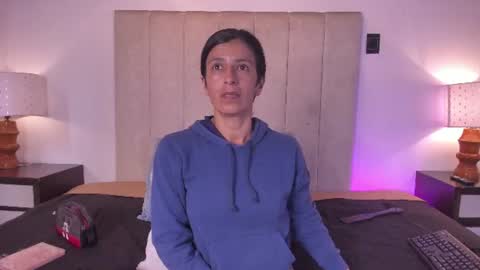 miss_milf_ online show from June 29, 8:09 pm