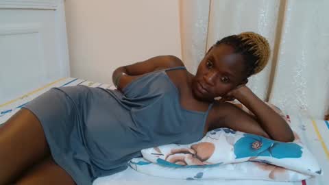 Snapshot of miss_monroee chatting on May 3, 8:37 pm monroe online show from May 3, 8:37 pm