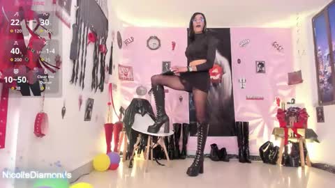 Miss Nicole online show from October 7, 3:31 pm