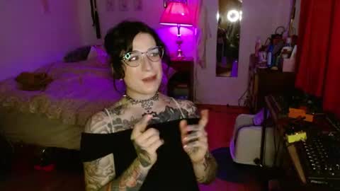 Snapshot of miss_raven_ts chatting on June 19, 12:15 am Raven online show from June 19, 12:15 am