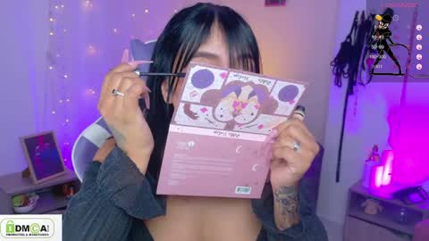 Snapshot of miss_scarllet chatting on May 28, 1:19 pm 100 thumbs up online show from May 28, 1:19 pm