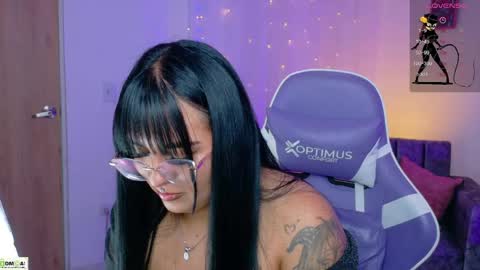 Snapshot of miss_scarllet chatting on June 3, 2:33 pm 100 thumbs up online show from June 3, 2:33 pm