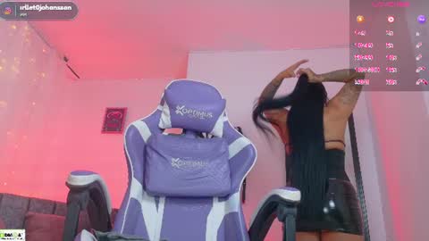 Snapshot of miss_scarllet chatting on July 23, 12:58 pm 100 thumbs up online show from July 23, 12:58 pm