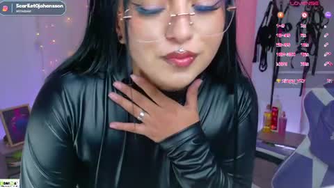Snapshot of miss_scarllet chatting on July 28, 2:13 pm 100 thumbs up online show from July 28, 2:13 pm
