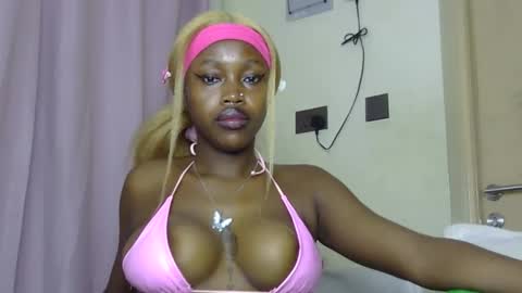Snapshot of miss_sexyyy chatting on April 14, 11:33 pm miss_sexyyy online show from April 14, 11:33 pm