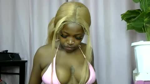Snapshot of miss_sexyyy chatting on May 9, 8:30 am miss_sexyyy online show from May 9, 8:30 am