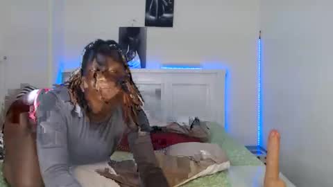 Snapshot of miss_sherry chatting on March 16, 11:47 am Daddys Girl online show from March 16, 11:47 am