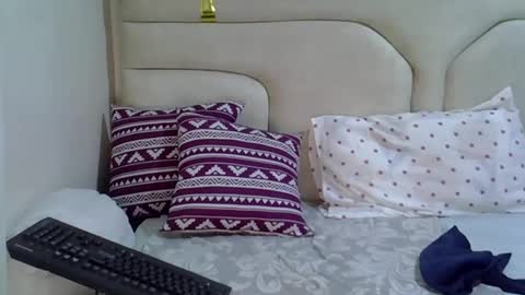 Snapshot of miss_squirty2 chatting on November 27, 3:19 am jasmine online show from November 27, 3:19 am