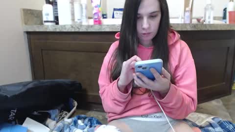 Snapshot of miss_sunshine01 chatting on February 4, 2:28 am Bella online show from February 4, 2:28 am