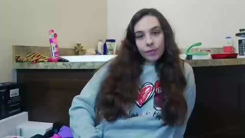 Snapshot of miss_sunshine01 chatting on October 18, 3:09 am Bella online show from October 18, 3:09 am