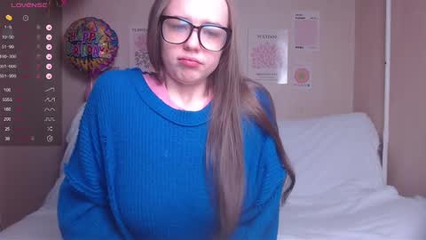 Snapshot of miss_sweetbb chatting on December 11, 2:52 am Bella online show from December 11, 2:52 am