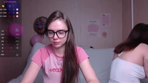 Snapshot of miss_sweetbb chatting on December 13, 2:54 am Bella online show from December 13, 2:54 am