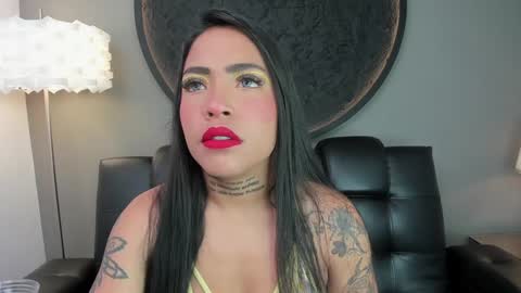 Snapshot of miss_vaiolette chatting on December 18, 11:02 am Vaiolette online show from December 18, 11:02 am