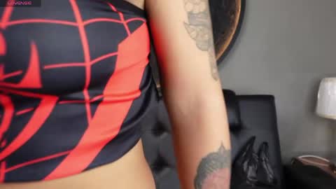 Snapshot of miss_vaiolette chatting on May 8, 11:04 am Vaiolette online show from May 8, 11:04 am
