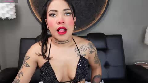 Snapshot of miss_vaiolette chatting on May 15, 11:06 am Vaiolette online show from May 15, 11:06 am