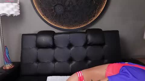 Snapshot of miss_vaiolette chatting on June 9, 11:11 am Vaiolette online show from June 9, 11:11 am
