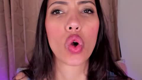 Miss Veronica online show from February 5, 2:00 pm