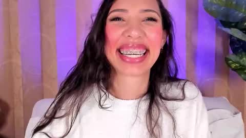 Miss Veronica online show from March 13, 1:29 pm