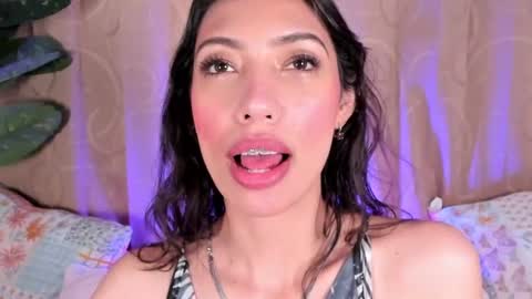 Snapshot of miss_veronica2 chatting on June 16, 1:03 pm Miss Veronica online show from June 16, 1:03 pm