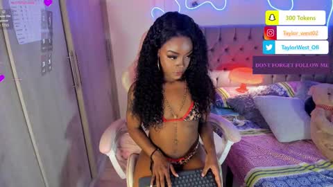 Tay Tay Independent Model   online show from September 25, 8:18 am
