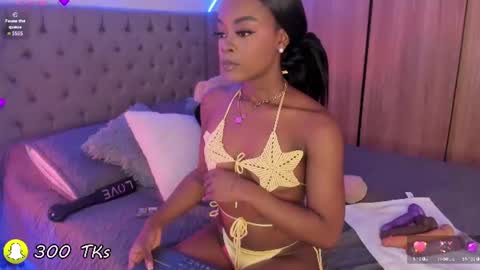 Snapshot of miss_west chatting on July 7, 7:56 am Tay Tay Independent Model online show from July 7, 7:56 am