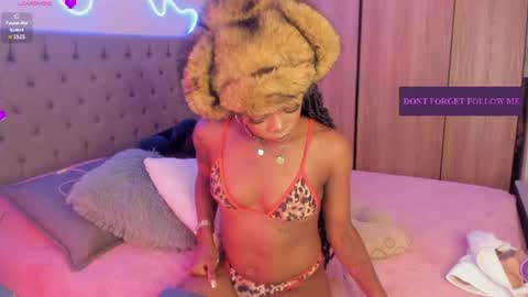 Snapshot of miss_west chatting on August 6, 8:38 am Tay Tay Independent Model online show from August 6, 8:38 am