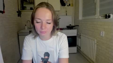 miss_you20 online show from October 22, 9:14 pm