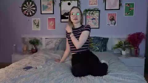 Snapshot of missadelletrix chatting on November 13, 11:31 am missadelletrix online show from November 13, 11:31 am