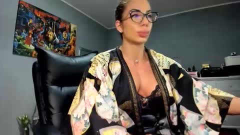 Alesyamuscledoll online show from November 28, 8:44 pm