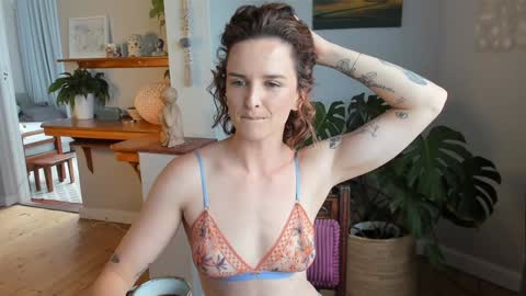 Alexandra Thorn online show from February 5, 10:53 am