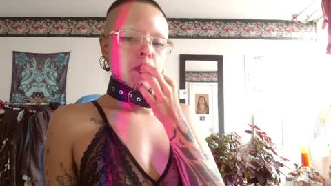 Snapshot of missanarky chatting on April 9, 7:52 pm Anarkitten online show from April 9, 7:52 pm