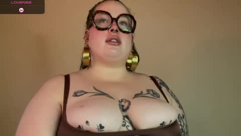 Snapshot of missbika chatting on June 6, 2:33 pm Miss Bika online show from June 6, 2:33 pm
