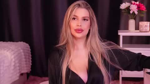 Snapshot of missclairee chatting on June 17, 7:37 pm Claire online show from June 17, 7:37 pm