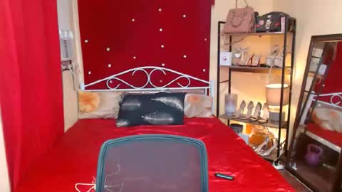 Snapshot of missdominantbigcockx chatting on November 14, 10:36 am missdominantbigcockx online show from November 14, 10:36 am