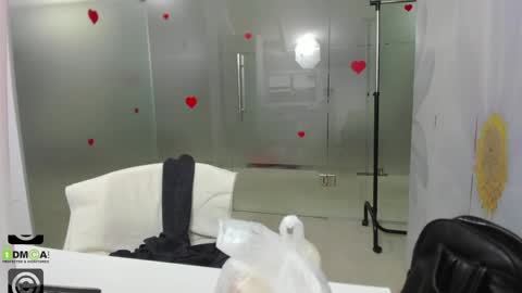 Snapshot of missdominna chatting on May 27, 2:52 am Miss Domina online show from May 27, 2:52 am