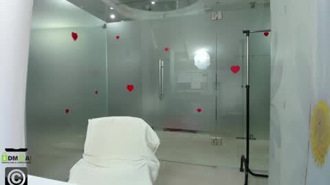 Snapshot of missdominna chatting on June 5, 2:51 am Miss Domina online show from June 5, 2:51 am