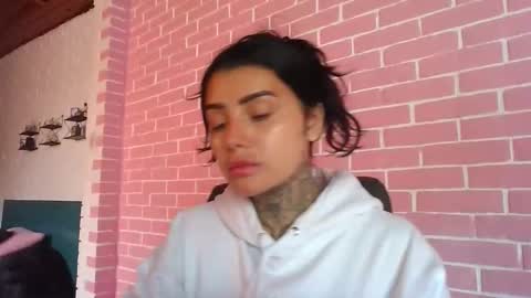 Snapshot of misselii chatting on November 28, 6:43 pm melodie online show from November 28, 6:43 pm