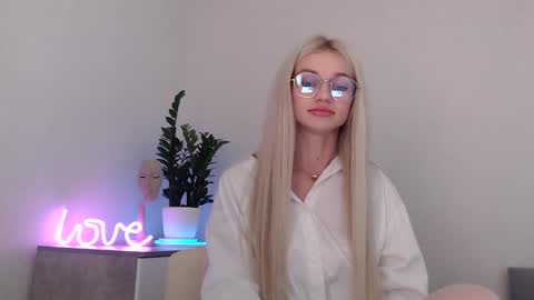 EMMA online show from December 1, 6:30 pm