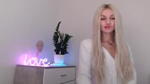 EMMA online show from December 6, 9:02 pm