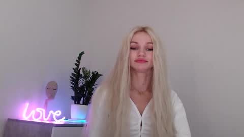 EMMA online show from December 12, 9:04 pm