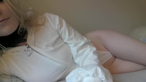 Snapshot of missflood chatting on March 12, 12:44 pm missflood online show from March 12, 12:44 pm