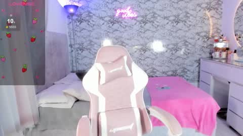 Snapshot of missgissel chatting on February 11, 4:45 pm Gisell Gigi online show from February 11, 4:45 pm