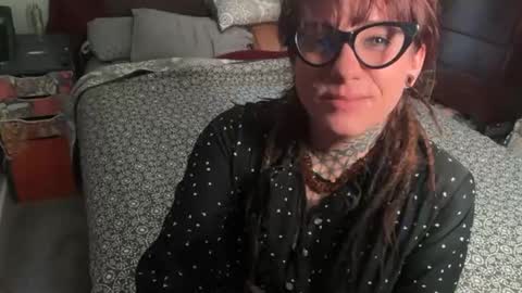 misshoneybadger333 online show from May 12, 6:27 pm