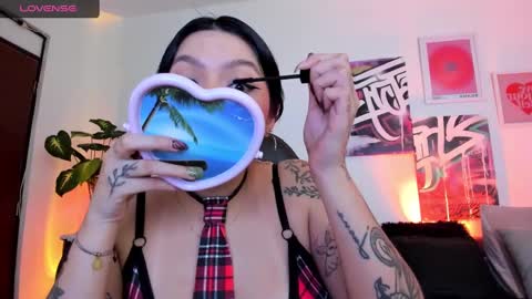 Snapshot of misshuntt3rs chatting on March 2, 1:47 am Annie online show from March 2, 1:47 am