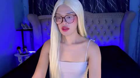 Snapshot of missionary_addiction_cumshot chatting on March 2, 4:58 am im your queen steffie online show from March 2, 4:58 am