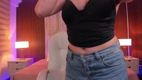 Bella Castillo online show from February 12, 11:40 am