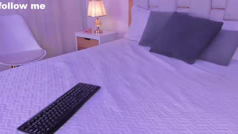 Snapshot of missjuliaa_ chatting on December 3, 3:20 am A N N Y online show from December 3, 3:20 am
