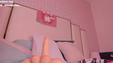 Snapshot of missjuliaa_ chatting on December 12, 4:10 pm A N N Y online show from December 12, 4:10 pm